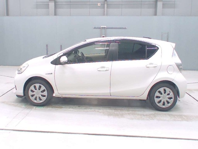 Toyota AQUA 2014 8482024-4