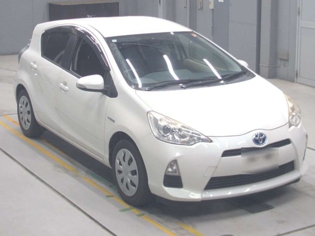 Toyota AQUA 2014 8482024-5