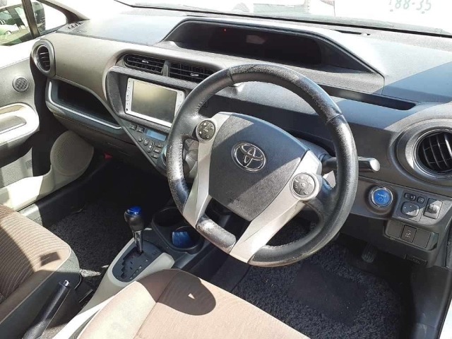 Toyota AQUA 2014 8482024-7