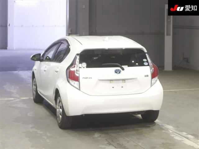 Toyota AQUA 2015 8482035-1