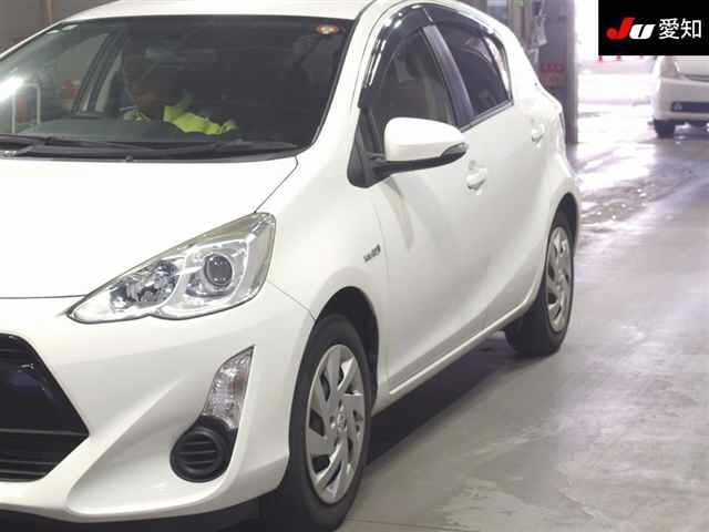 Toyota AQUA 2015 8482035-7