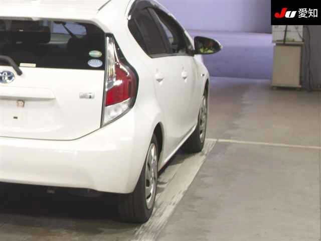 Toyota AQUA 2015 8482035-8