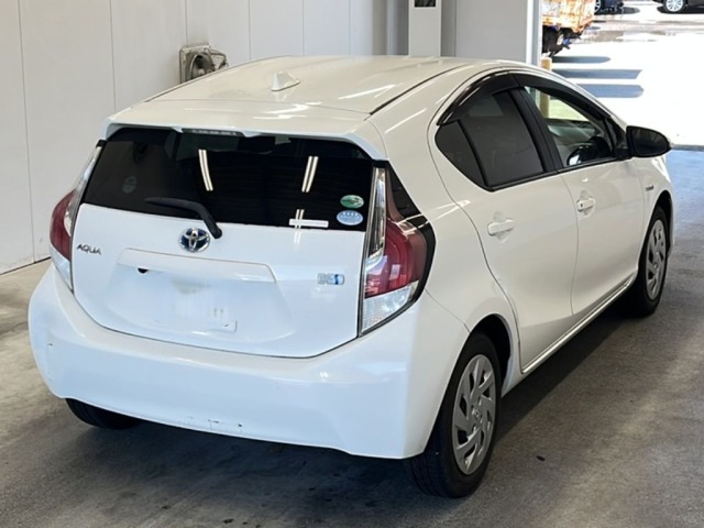 Toyota AQUA 2016 8482059-1