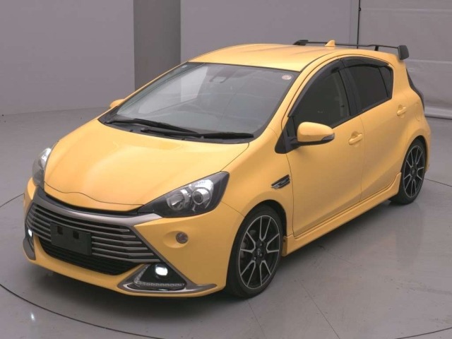 Toyota AQUA 2017 8482070-0