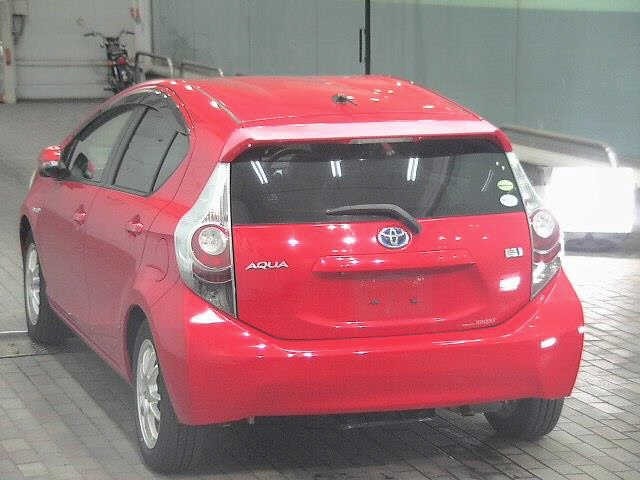 Toyota AQUA 2012 8482075-1