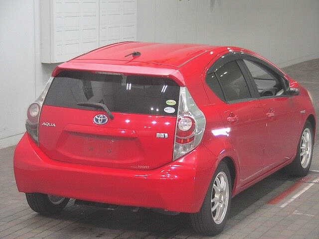 Toyota AQUA 2012 8482075-5