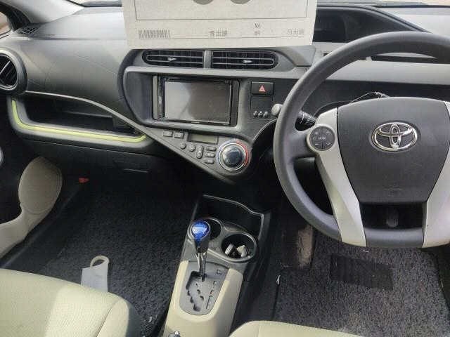 Toyota AQUA 2012 8482075-6