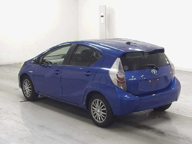 Toyota AQUA 2012 8482078-1