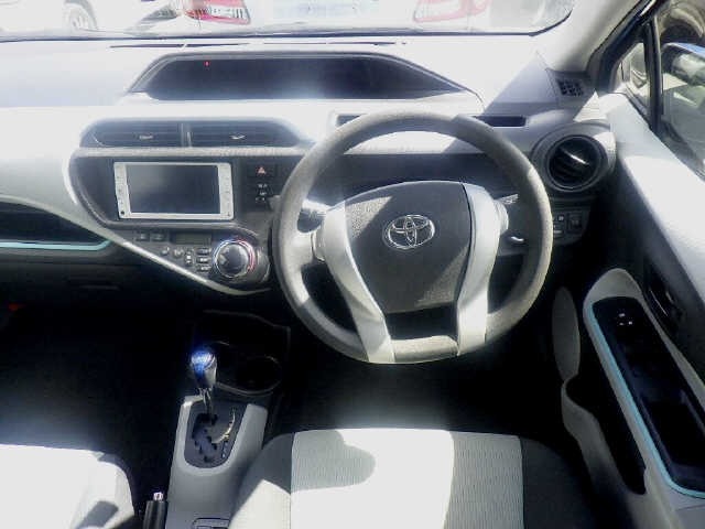 Toyota AQUA 2012 8482078-3