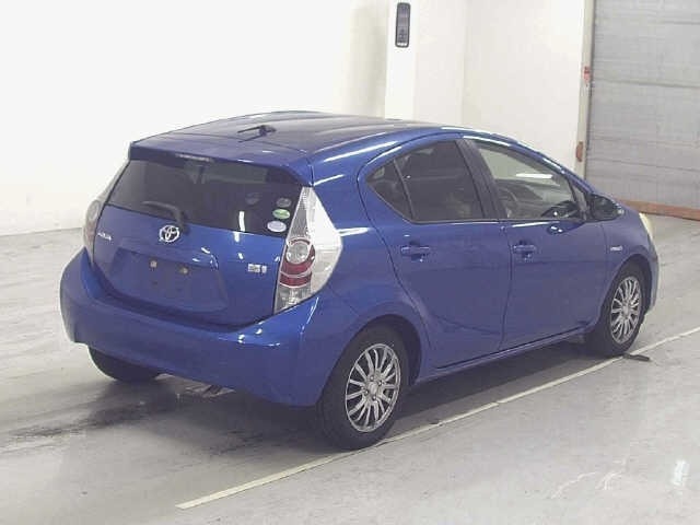 Toyota AQUA 2012 8482078-5