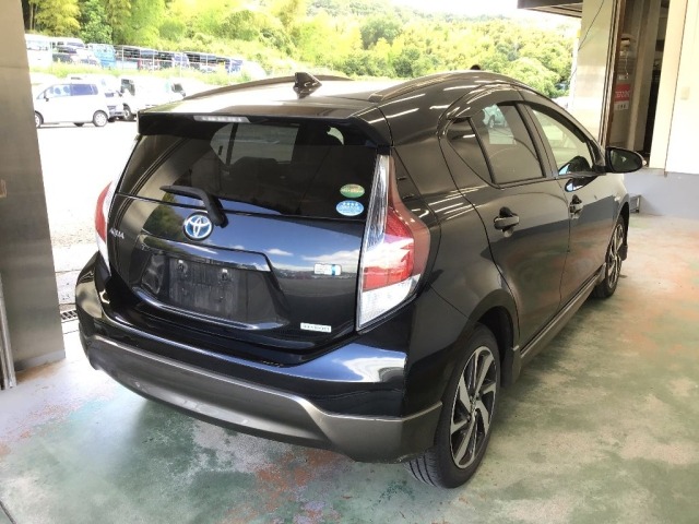 Toyota AQUA 2015 8482103-4