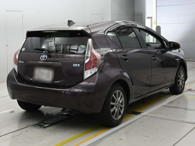 Toyota AQUA 2015 8482160-1