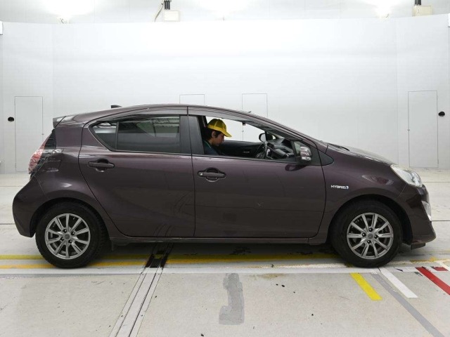 Toyota AQUA 2015 8482160-3
