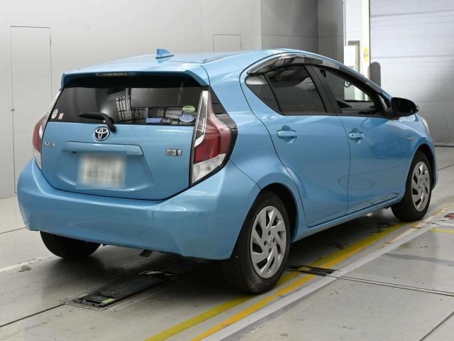 Toyota AQUA 2015 8482161-1