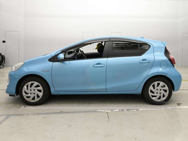 Toyota AQUA 2015 8482161-4