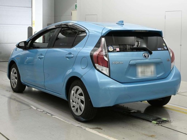 Toyota AQUA 2015 8482161-6