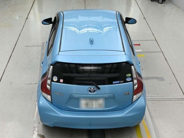Toyota AQUA 2015 8482161-8