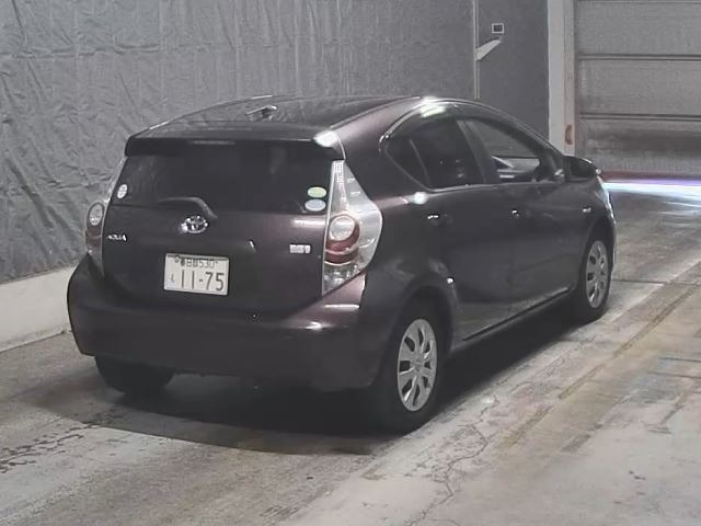 Toyota AQUA 2014 8482169-1