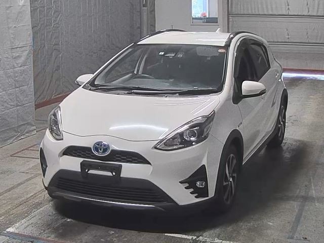Toyota AQUA 2017 8482170-0