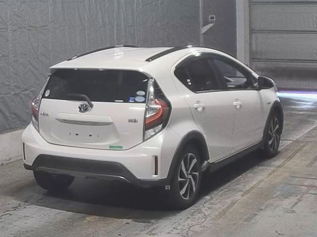 Toyota AQUA 2017 8482170-1