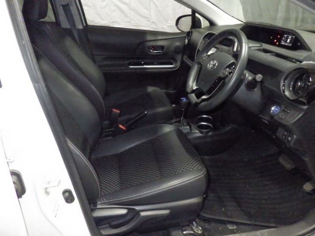 Toyota AQUA 2017 8482170-3