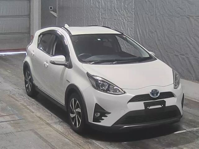 Toyota AQUA 2017 8482170-7