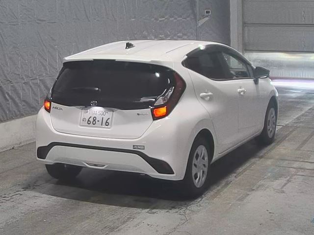 Toyota AQUA 2026 8482177-1