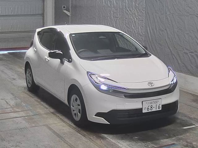 Toyota AQUA 2026 8482177-7