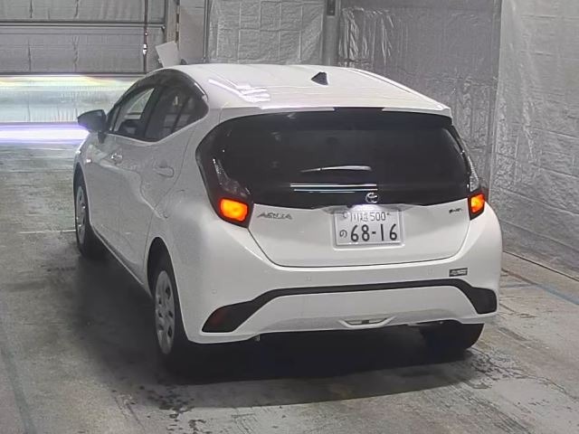 Toyota AQUA 2026 8482177-8