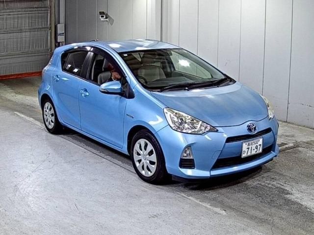 Toyota AQUA 2014 8482182-0
