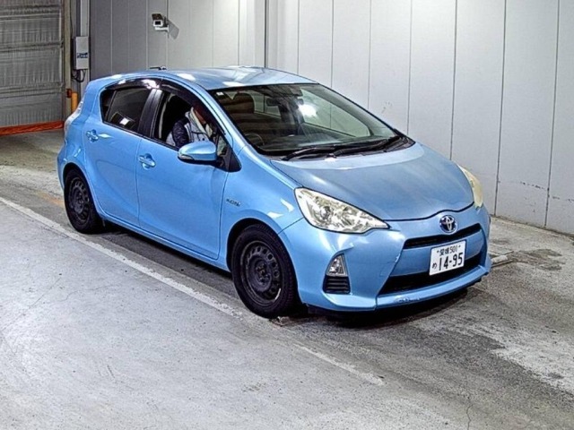 Toyota AQUA 2012 8482185-0