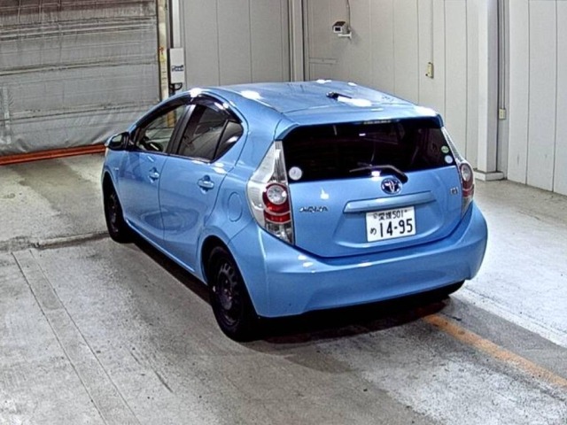 Toyota AQUA 2012 8482185-1