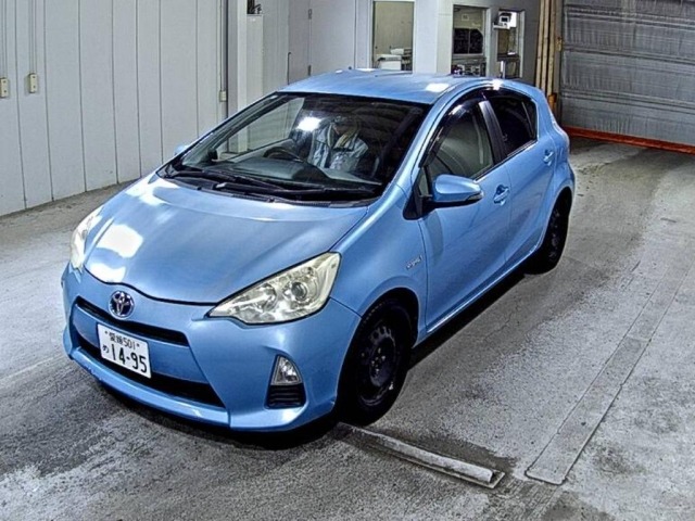 Toyota AQUA 2012 8482185-4
