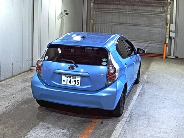 Toyota AQUA 2012 8482185-5