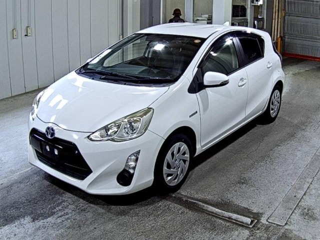 Toyota AQUA 2017 8482187-4