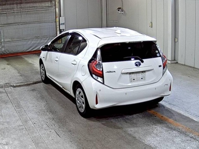 Toyota AQUA 2018 8482189-1