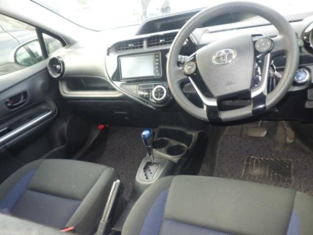 Toyota AQUA 2018 8482189-3