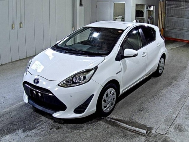 Toyota AQUA 2018 8482189-4