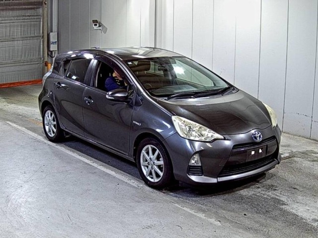 Toyota AQUA 2012 8482195-0
