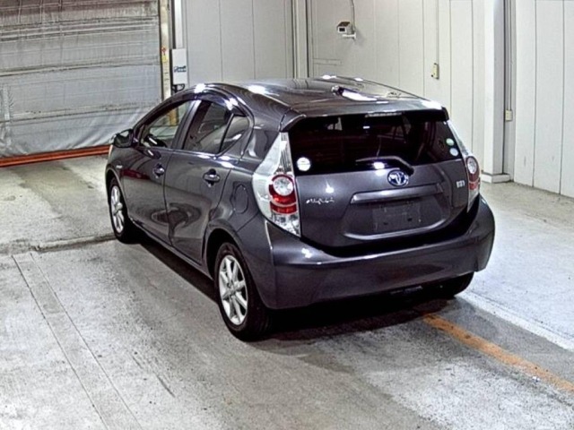 Toyota AQUA 2012 8482195-1