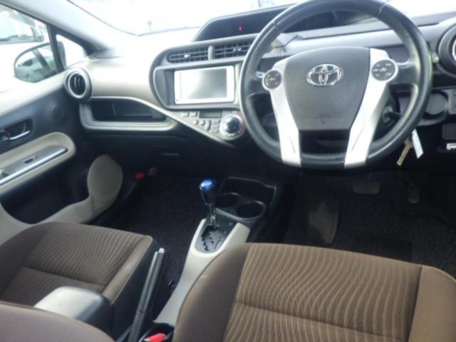 Toyota AQUA 2012 8482195-3