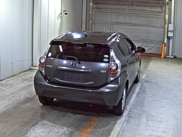 Toyota AQUA 2012 8482195-5