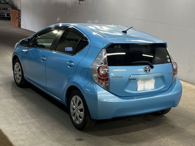 Toyota AQUA 2014 8482200-1