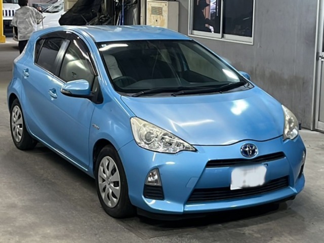 Toyota AQUA 2014 8482200-4