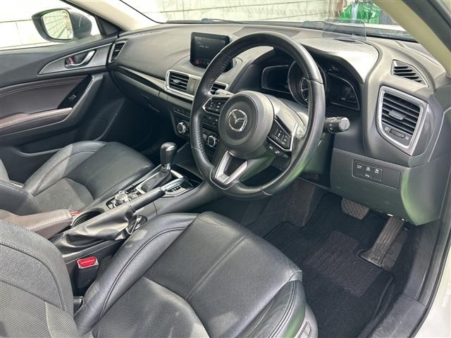 Mazda AXELA 2017 8480298-2