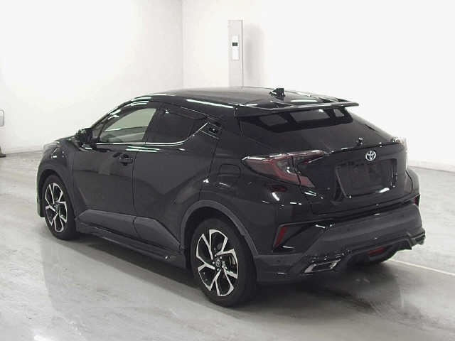Toyota C-HR 2017 8484675-1