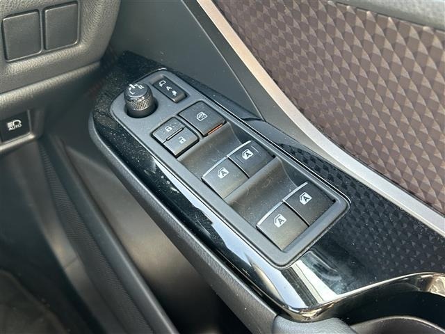 Toyota C-HR 2016 8485293-15