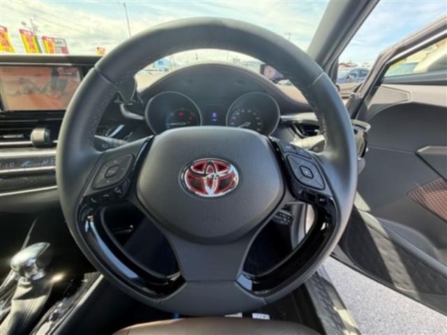Toyota C-HR 2017 8485910-11