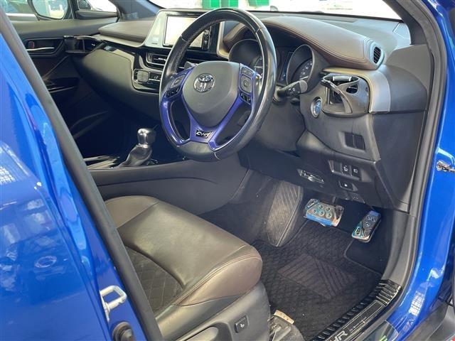 Toyota C-HR 2018 8486073-12