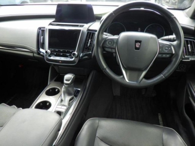 Toyota CROWN 2018 8480173-2